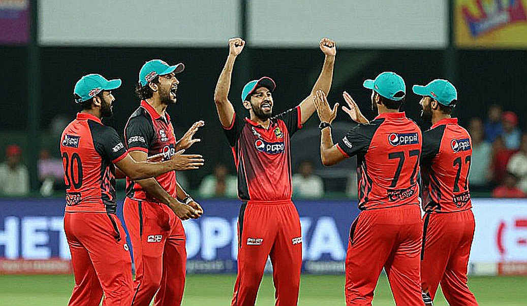 মিলিমিটার রেখা আর বাইশ মিনিট: অফসাইড কীভাবে স্ট্রাইকারের প্রথম প্রবৃত্তিটা কিনে ফেলছে